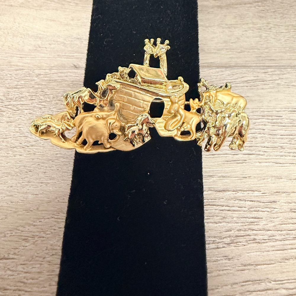 Gold Tone Noah's Ark Brooch
